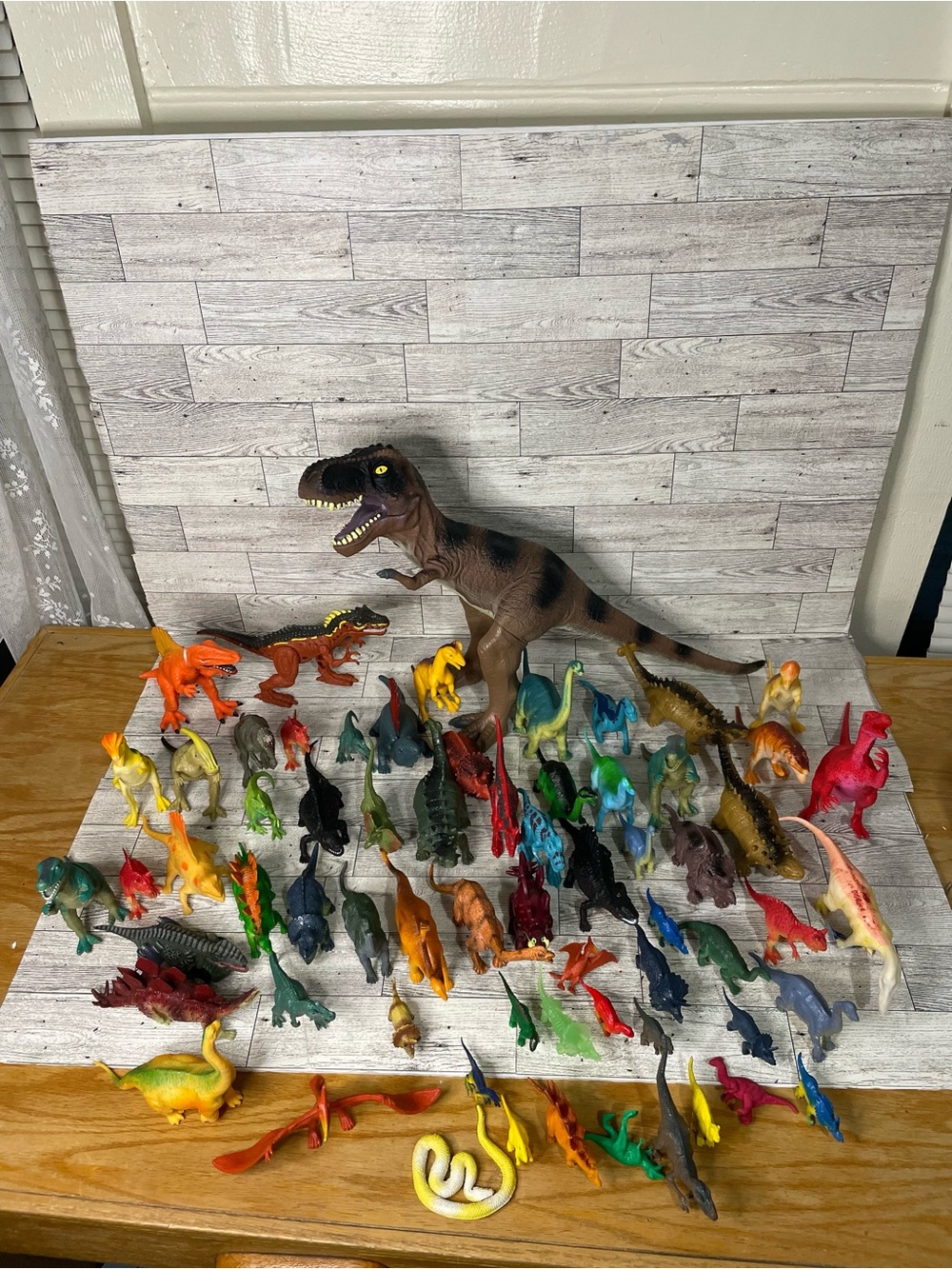 Massive Dinosaur Lot Of 106 . Various Shapes And Sizes
